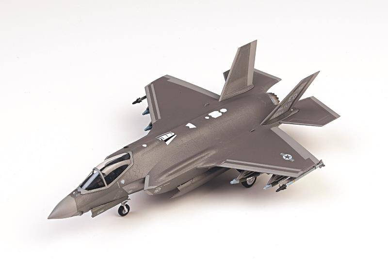 Academy 1/72 F-35A Lightning II – image 1